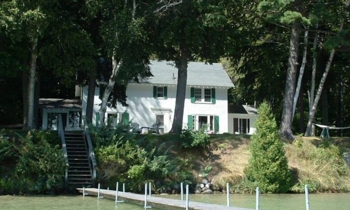 Leland House | Classic Lakefront 5 BR House on N. Lake Leelanau