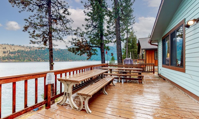 Joseph House | Classic lakefront home with private hot tub, fireplace & washer/dryer