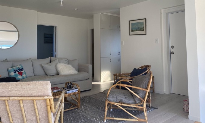 Ngongotaha Cottage | Classic lakeside bach