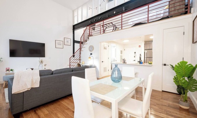 East Orange Apartment | Classic Loft King Bed 30 min NYC