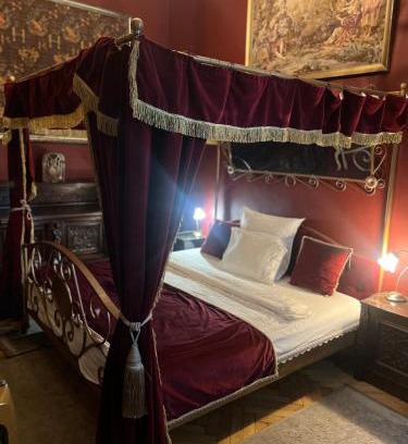 Cluj-Napoca City Centre Apartment | Classic Love Story in Old Cluj III