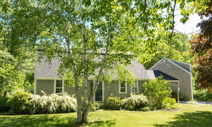 South Eliot House | Classic Maine: Gardens, Harbors, Farms, and Beaches in a Peaceful Garden Setting
