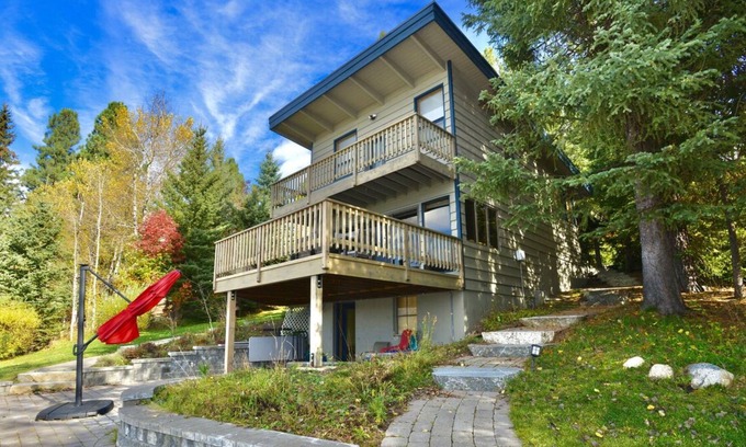 McCall House | Classic Mccall Lake House by Casago Mccall - Donerightmanagement