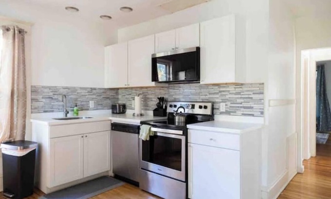 South End Apartment | Classic&Modern: Prime location, Parking!