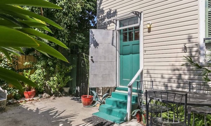 Carrollton Apartment | Classic New Orleans |Steps to Streetcar| Courtyard
