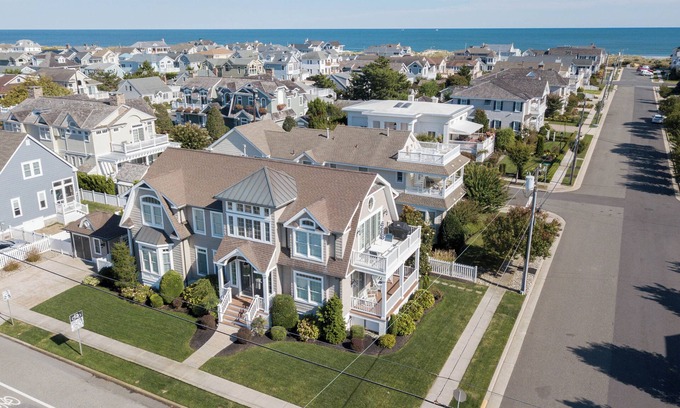 Stone Harbor House | Classic Stone Harbor Beach Oasis