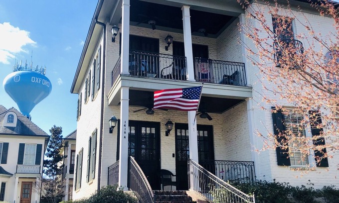 Oxford House | Classic townhome steps off the Square