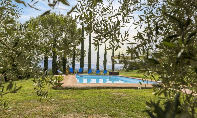 Cantalupo Villa | Classic Villa for Family With Pets