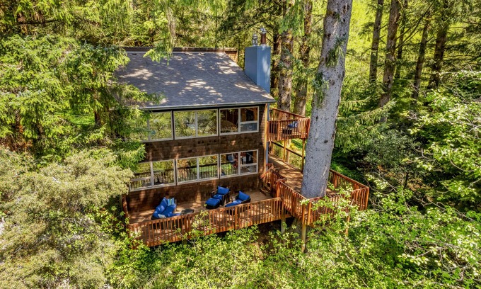 Neahkahnie Beach House | Classic woodland home with gorgeous setting, great deck - 2 dogs OK