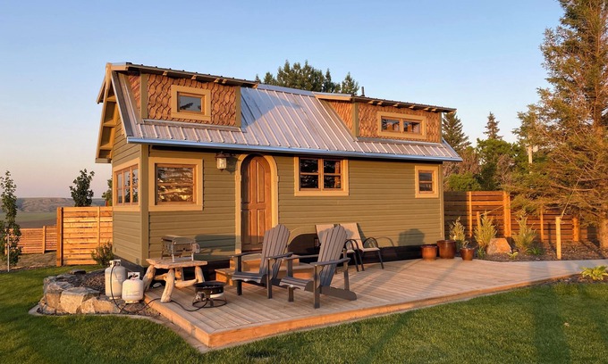 Division No. 3 Cottage | Classy Hillside Tiny House