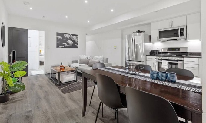 Le Droit Park Apartment | Classy LeDroit Park Oasis / 2-BR Close to METRO