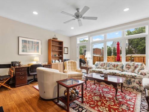 Old Town West House | Classy Old Town Getaway 3-BR in Perfect Location