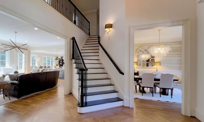 Greensboro House | Classy, Quiet, Spacious 5-bedroom house on .5 acres WiFi/AC in Greensboro