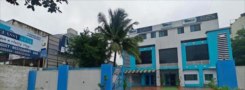 Kharadi Hotel | Classy Stay Log Inn Plaza near EON IT PARK Rooms Banquet Restaurant & Bar