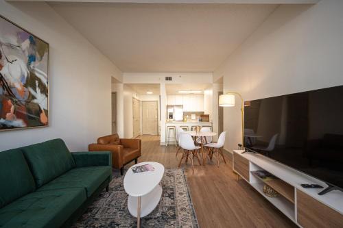 Charlotte Center City Apartment | Classy Uptown Darling