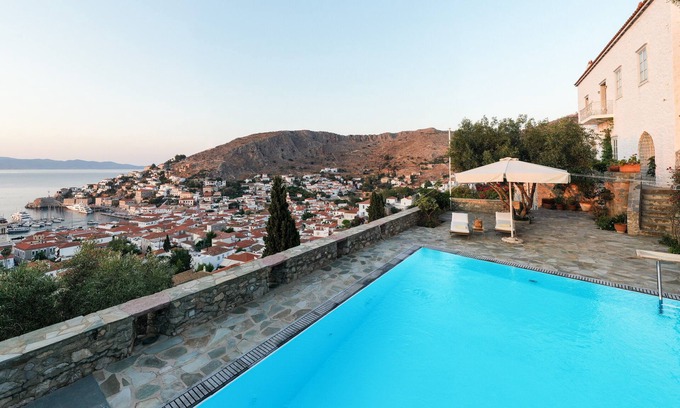 idhra Villa | Classy Villa with Wonderful View and swimming pool