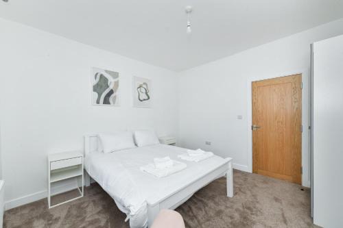 Nottingham Apartment | Claude House - charming 4Bedroom Home