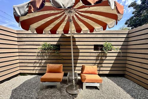 Valley Village House | Claudia's Cottage Guest House