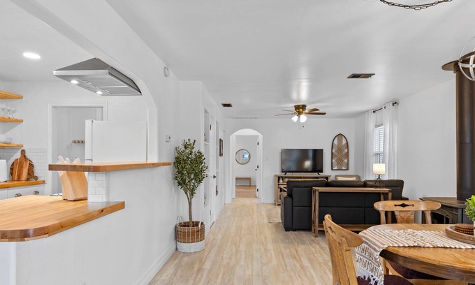 Tehachapi Cottage | Clay Cottage - Downtown Tehachapi Cottage