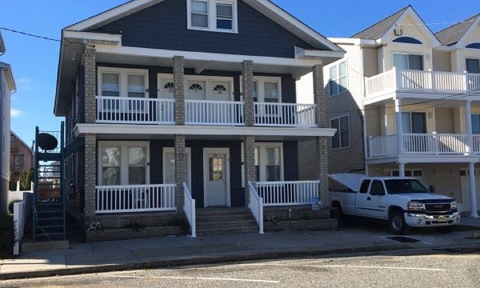 Wildwood Condo | CLEAN 1st floor - 1 bedroom - 2 double beds - sleeps 5