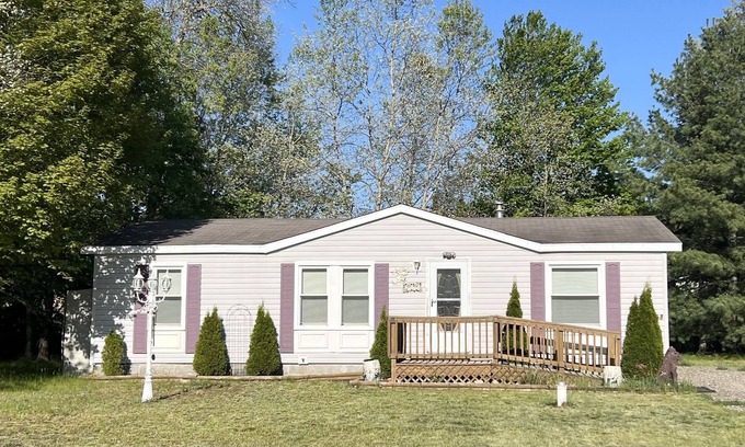 St. Helen Cottage | Clean 3 Bedroom 2 Bath With trail access within walking distance