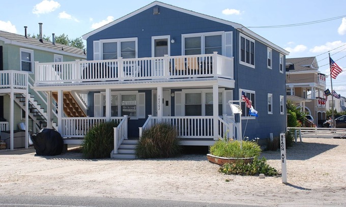 Beach Haven Park House | CLEAN AND SPACIOUS BEACH VACATION FAMILY RENTAL - 2ND FLOOR