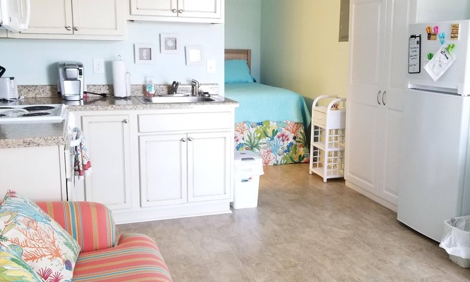 Atlantic Beach Apartment | Clean, Beautiful Bright Studio Condo With Extras For Your Perfect Vacation!
