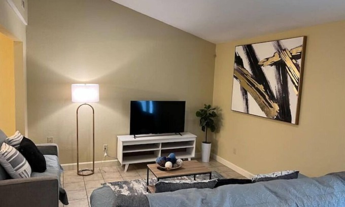 Valdosta Apartment | Clean & Comfy 3 BR 2 Bath Townhouse W/Amenities