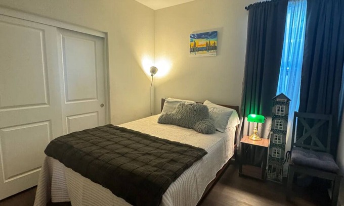 Simi Valley Bed & Breakfast | Clean & Comfy Private Room- Perfect for Your Stay!