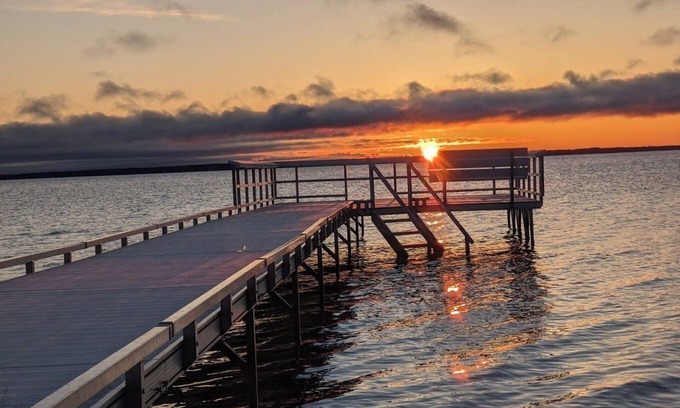 Houghton Lake Apartment | Clean & Cozy, Unique Studio Apartment across from Lakeview Waterfront Park.