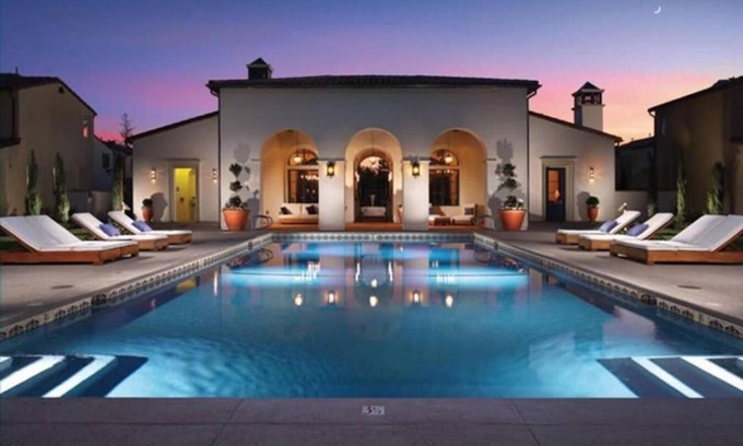 Newhall House | CLEAN FURNISHED PRIVATE ROOM - NEAR PUBLIC TRANSIT