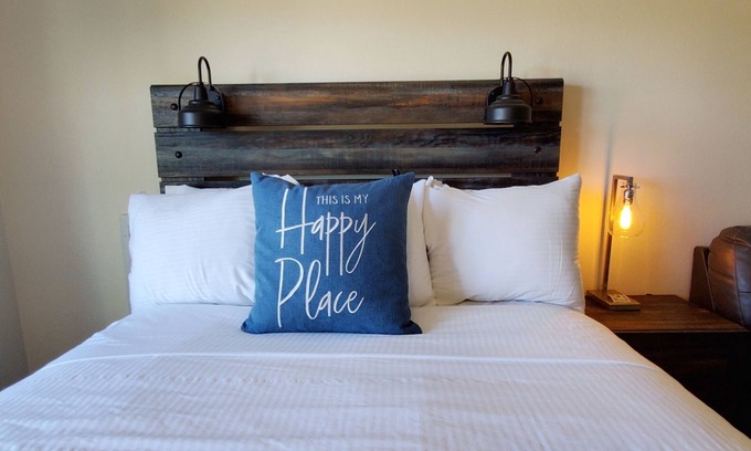 Brian Head Apartment | Clean Get-A-Way Condo w/Pool, Jacuzzi and Gym