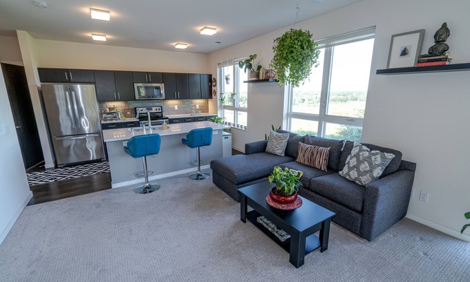 Wauwatosa Apartment | Clean, Green, and Serene! A Wauwatosa Gem! PEACEFUL