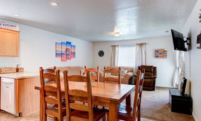 Cedar City House | ★Clean Home/SUU/Parks/Weddings/Dogs allowed with pet fee