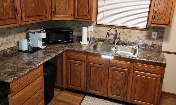 Toledo House | "CLEAN" Newly Remodeled Cozy Get Away