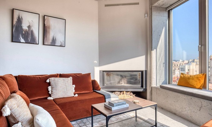 El Poble-sec Apartment | Clean Poble Sec 1BR w/Private Terrace & Great Views, by Blueground