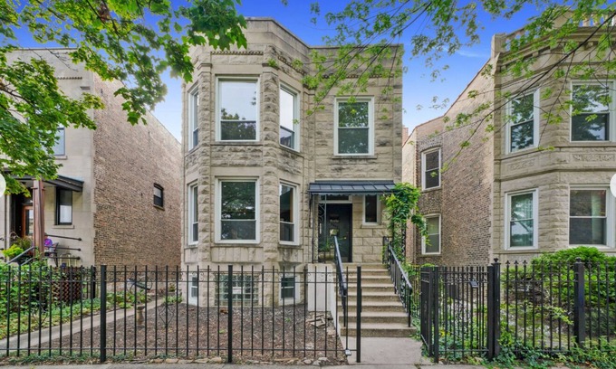 Logan Square House | Clean, Private, Cozy Urban Oasis Chicago Greystone In Heart of Logan Square