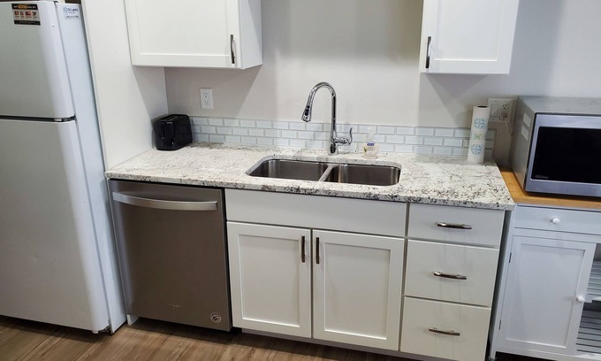 Jerome Apartment | Clean, private entrance, easy check-in and out(door code).2.3 miles from Walmart