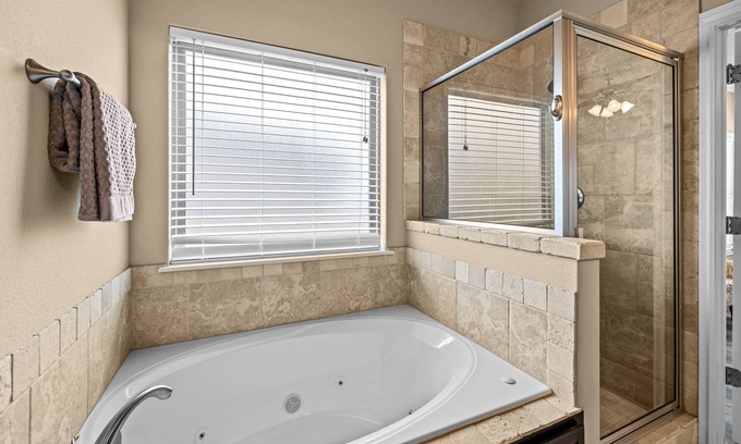 Cave Springs House | Clean Private House - 3 Miles From Pinnacle Hills, 5 Miles From XNA