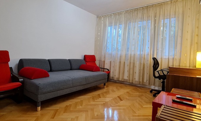 Sector 3 Apartment | Clean & Quiet Apartment with garden view, self & early check-in, late check-out!