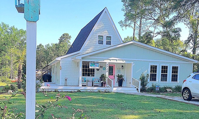 Sunset Beach Apartment | Clean, quiet & cozy aprtmnt located Sunset Beach NC close to golf, food, beaches