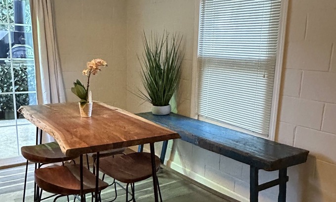 Wade Hampton Apartment | Clean, relaxing, cozy studio near the heart of Greenville, SC.