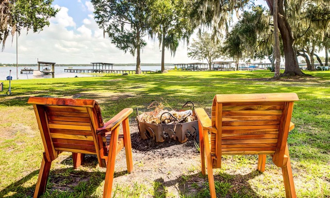 Fort McCoy House | Clean renovated LAKEFRONT home on spring fed Lake Kerr in Ocala National Forest.