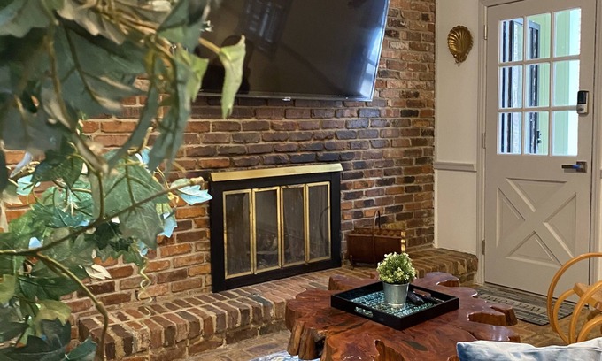 College Park House | Clean! Renovated Oasis Estate, 7mins from Airport!