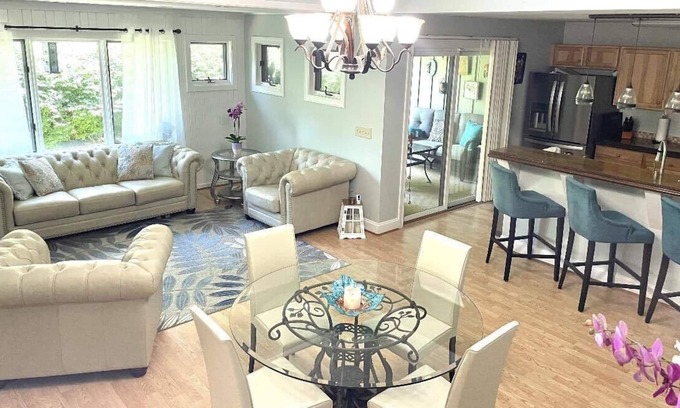 Clyde House | Clean, spacious Townhome with GREAT location close to many attractions!