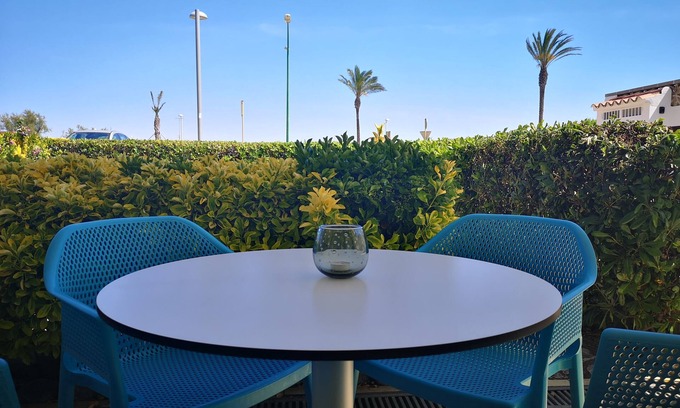 Empuriabrava Apartment | Clean, well-kept apartment on the beach, wifi, air conditioning. Ground floor, up to 4 persons