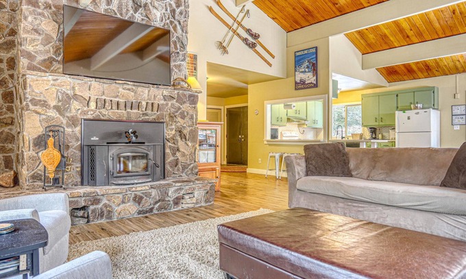 Rhododendron House | Clear Creek Mt. Hood Retreat with stunning views of Clear Creek