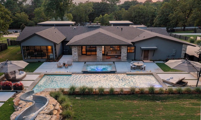 Tulsa House | Clear Hearth Luxurious & peaceful.