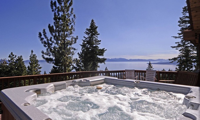 Talmont House | Clearview - 5 BR Panoramic Lake Views- Hot Tub, Pool Table