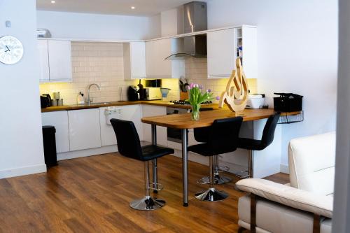 London Borough of Bromley Apartment | Cleave House - Chic & Stylish 3 bed house
